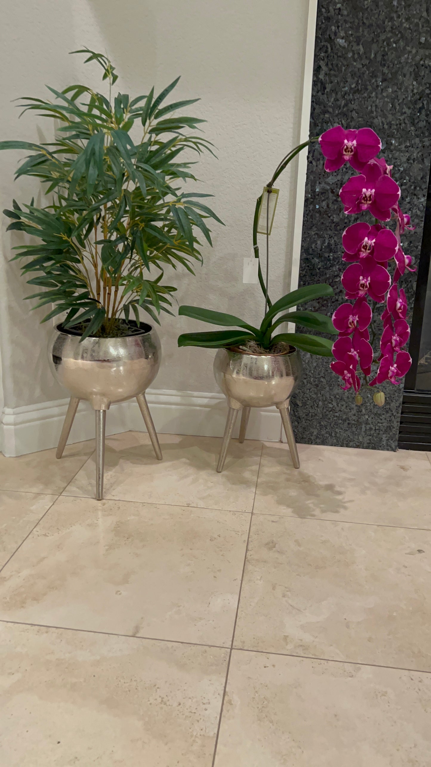 Modern Metal Tripod Pot (2 Sizes)